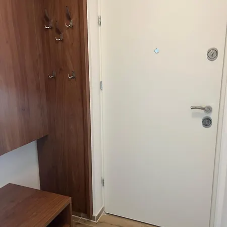 Ivr Apartment *